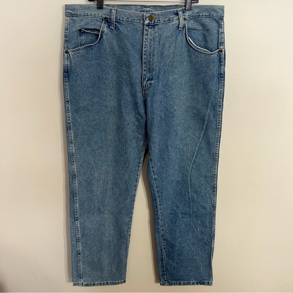 Wrangler Men's 100% Cotton Blue Jeans Light Wash size 40x30 Straight Leg - Picture 1 of 10